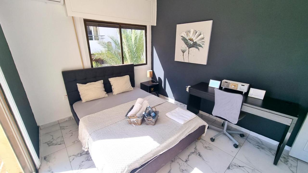 Cozy Beach Apt, Near Airport With 100Mbit Internet Larnaca Dış mekan fotoğraf